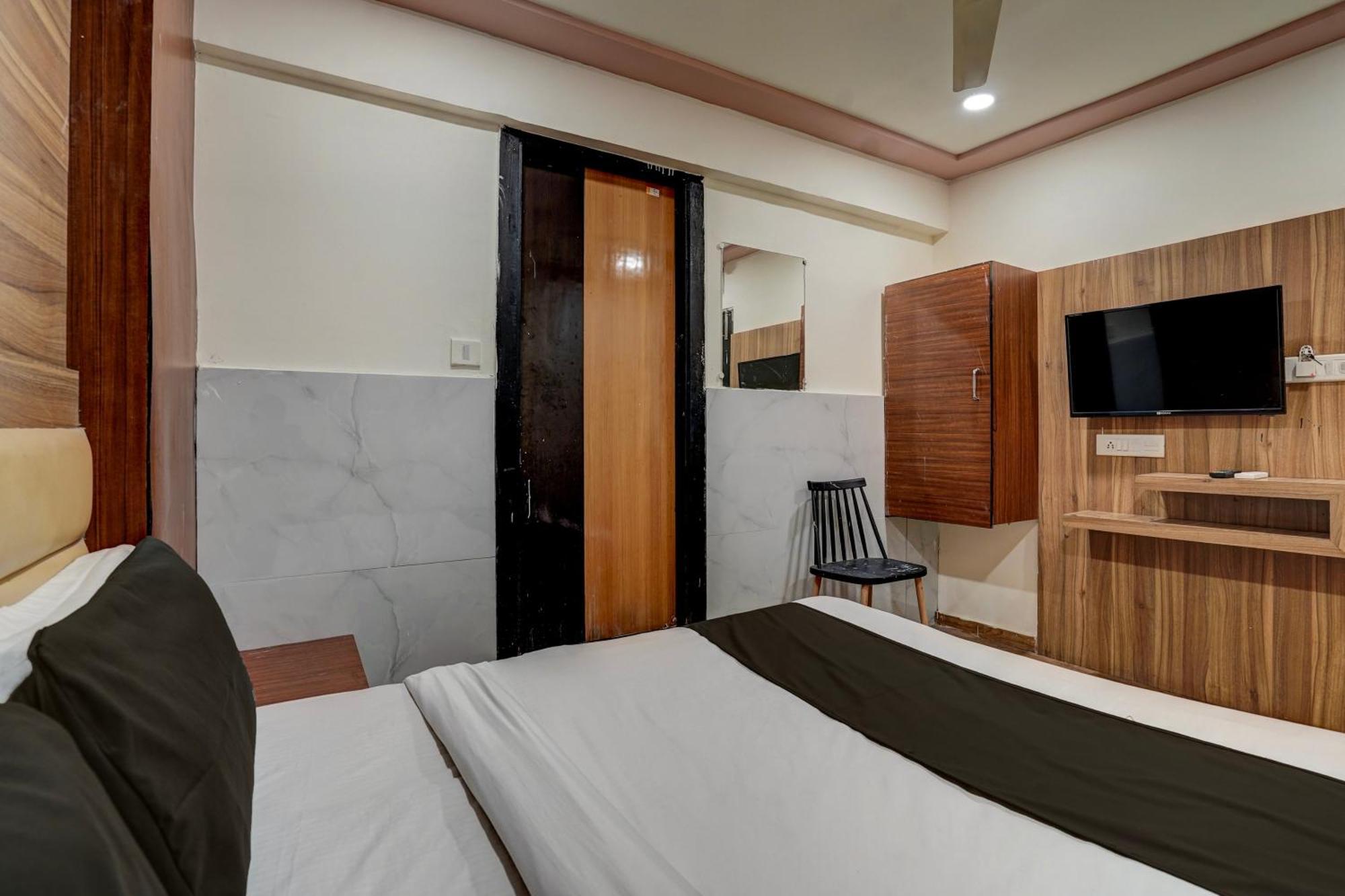 Hotel O Palak Palace Ахмедабад Екстериор снимка